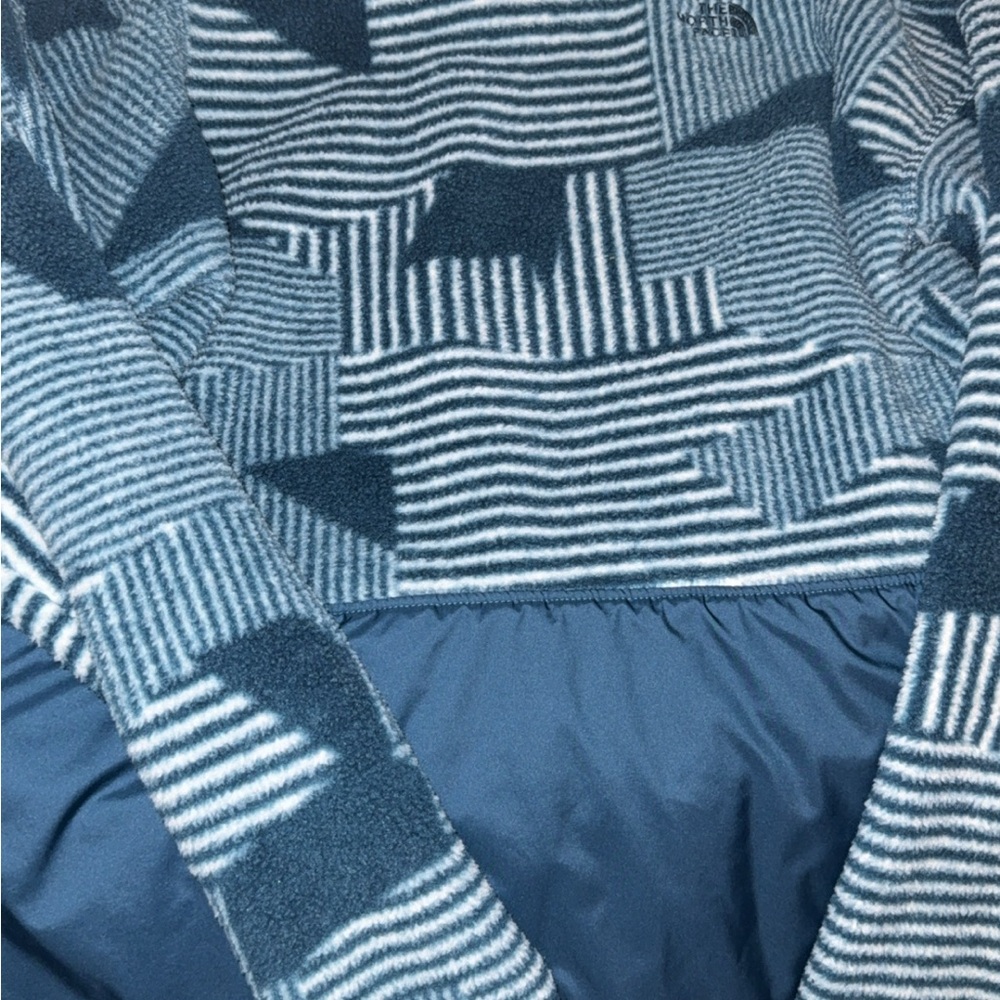 The North Face Women's Blue and Gray Crewneck Sweater